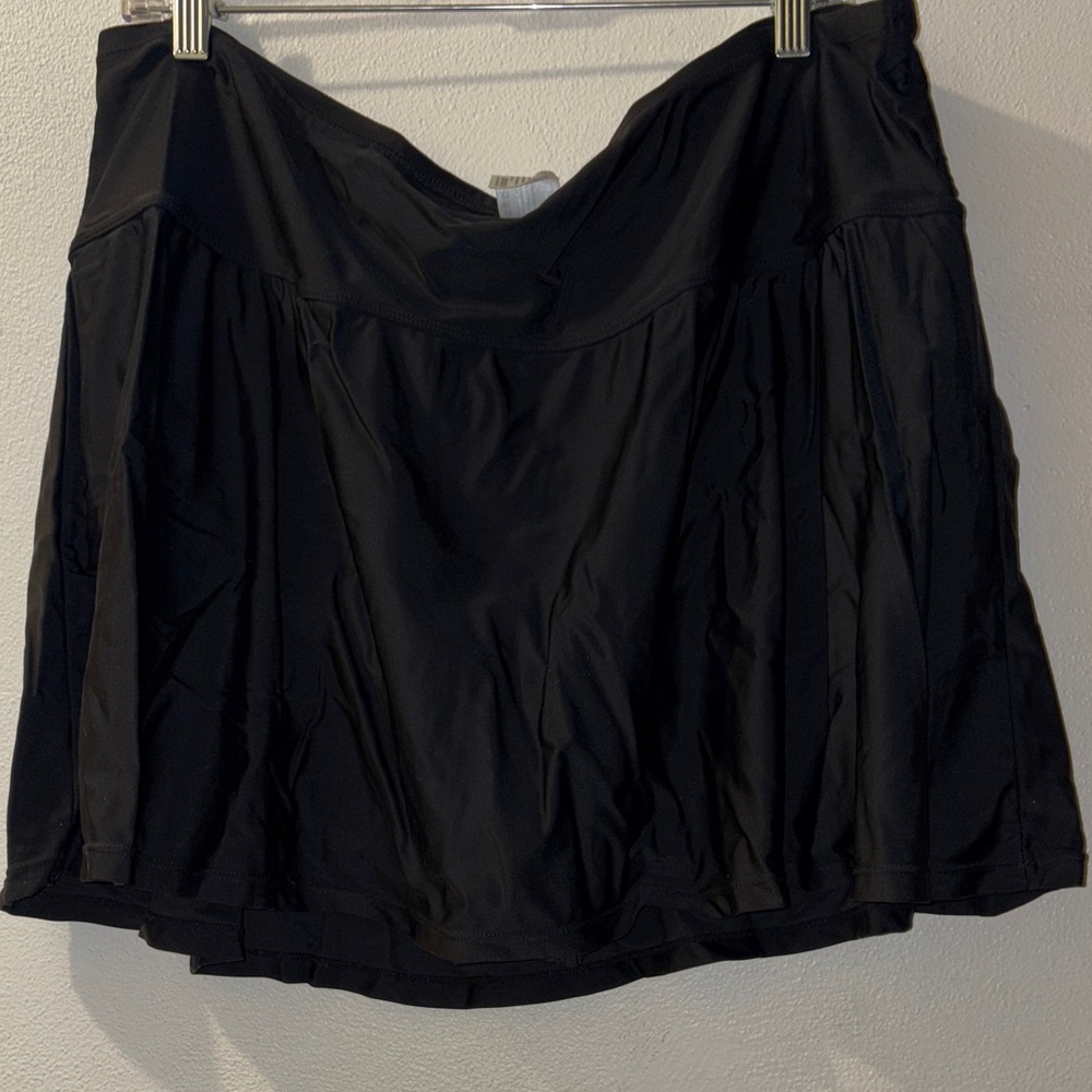 Black Women's 4XL swim Skirt with underwear bottoms attached underneath